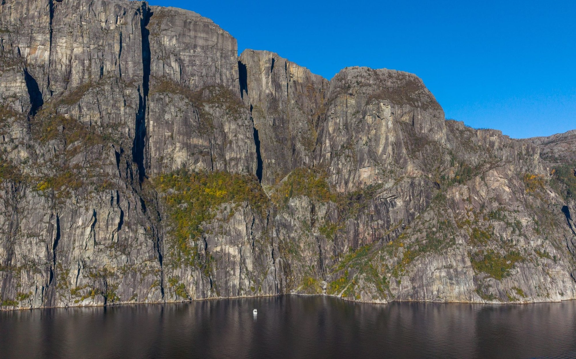The cliffs beneath Preikestolen