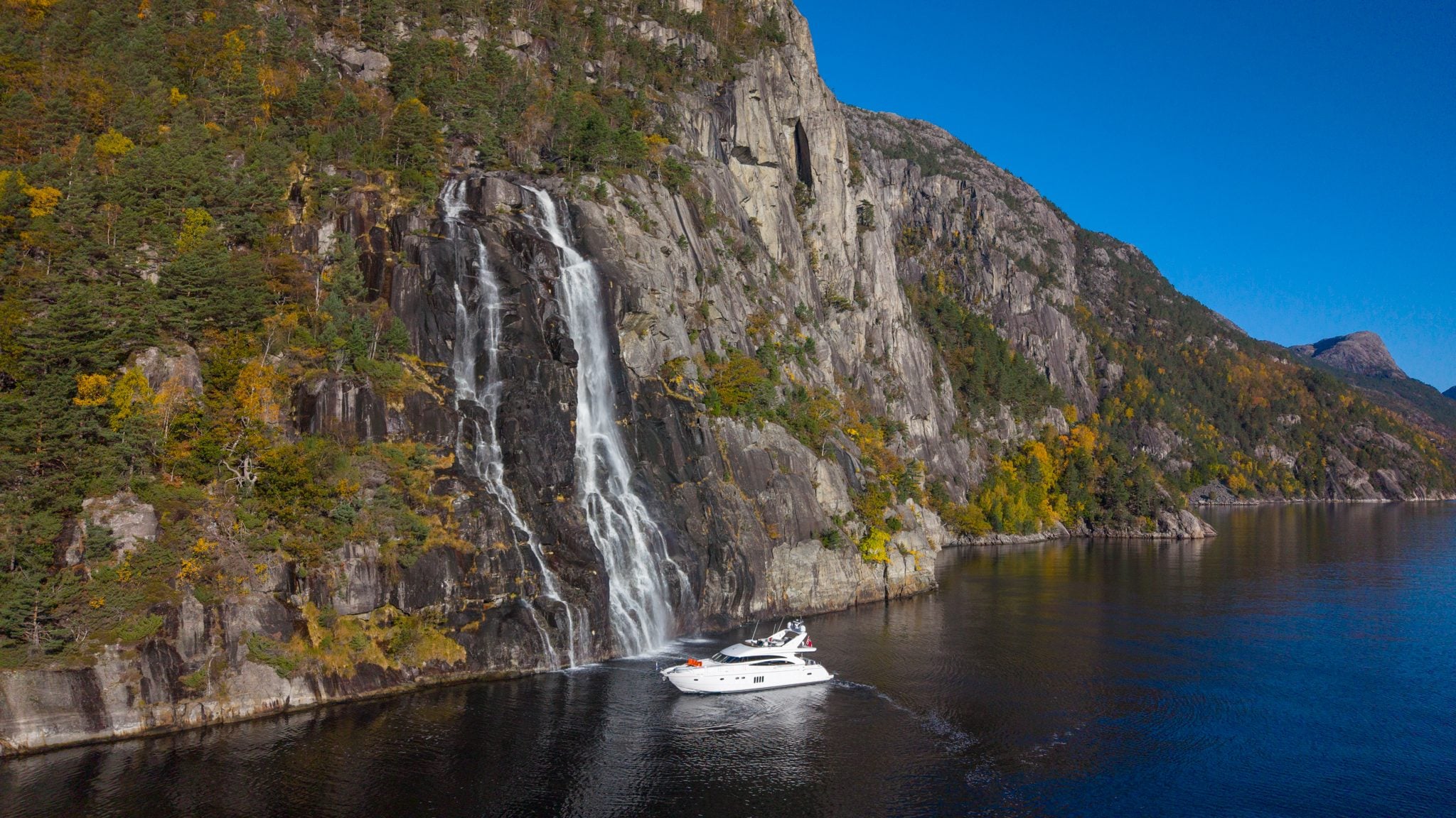 Barolo III beneath Hengjanefossen